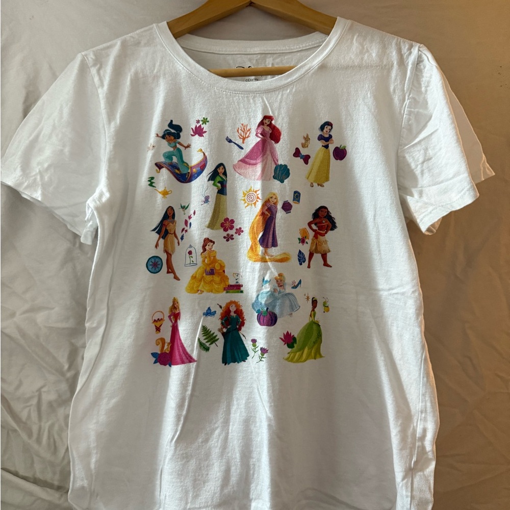 Disney Princess White Tee with Colorful Characters Ladies M, Great Condition